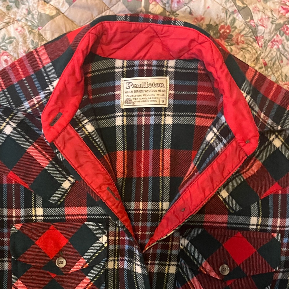 80’s Vintage Pendleton Plaid Wool Shirt. In flawless condition! Small. - Picture 3 of 7